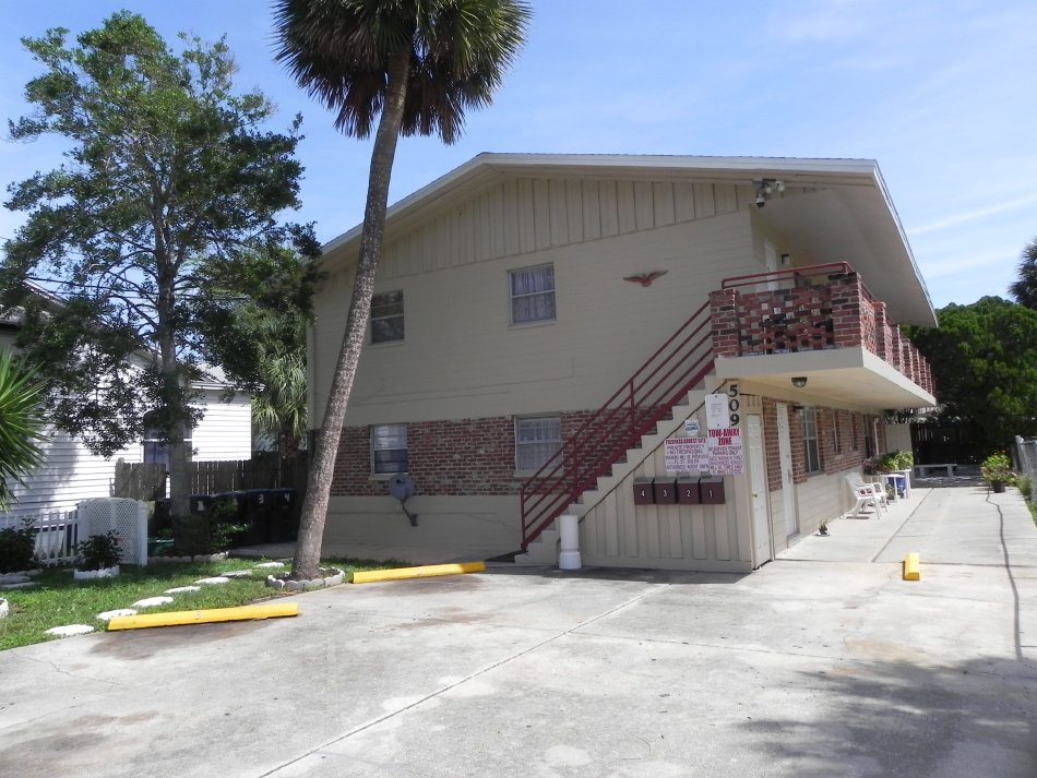 Well kept building and grounds for long an short term rentals